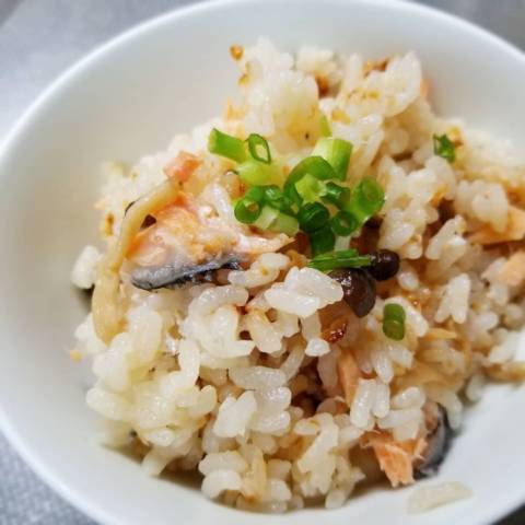 しめじと鮭の炊き込みご飯