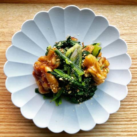 春菊とくるみの胡麻和え