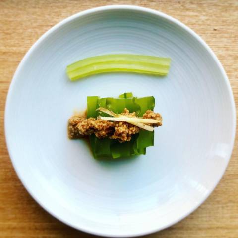 茎わかめの胡麻ダレ