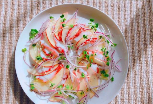 タコとリンゴのカルパッチョ