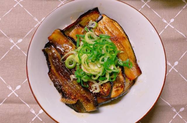 ナスの蒲焼き丼