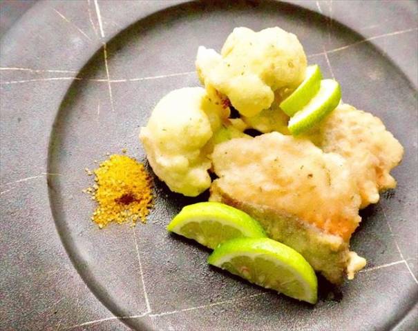 秋鮭とカリフラワーのフリット・カレー塩