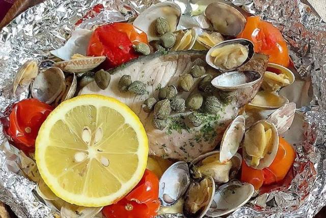 ブリのアクアパッツァ風ホイル焼き