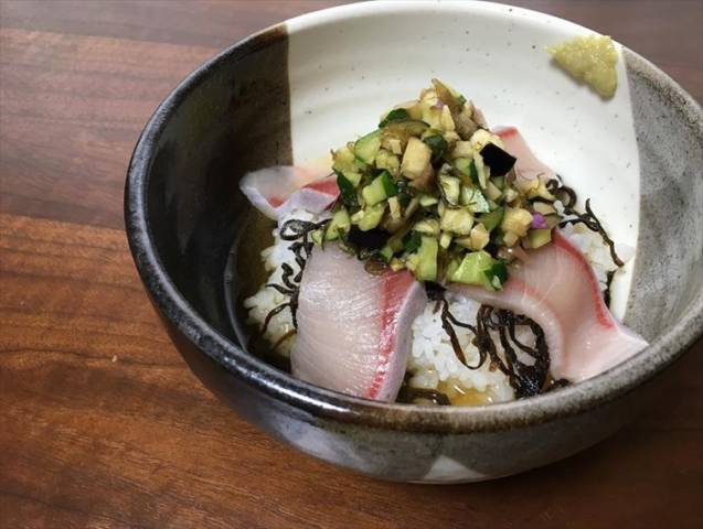 ブリとほうじ茶の冷し茶漬け