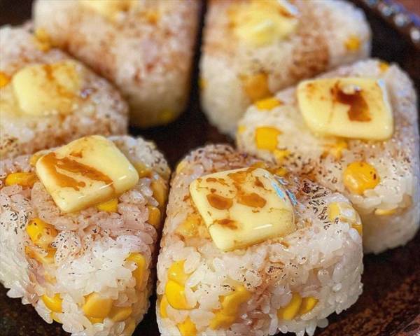 コーンバター醤油おにぎり
