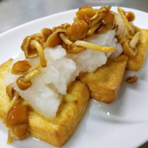 厚揚げ豆腐のなめこおろしのせ