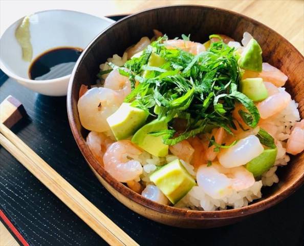 えびアボカド丼