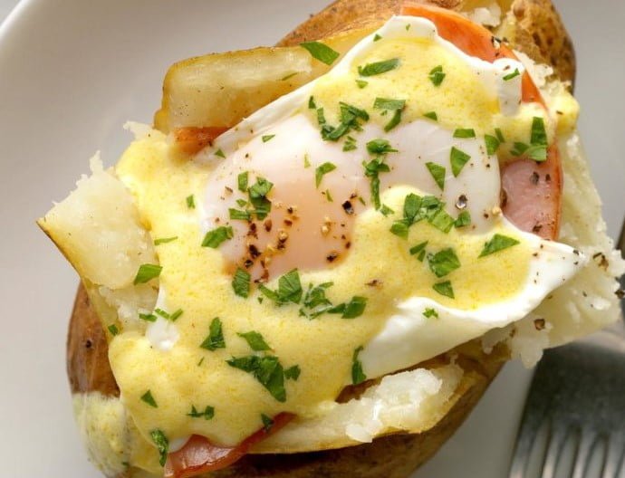 エッグベネディクトベイクドポテト