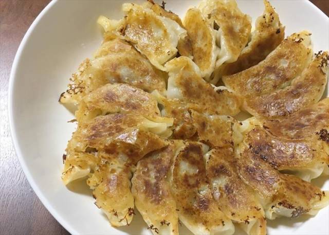 塩麹と味噌で味付けるプロ餃子