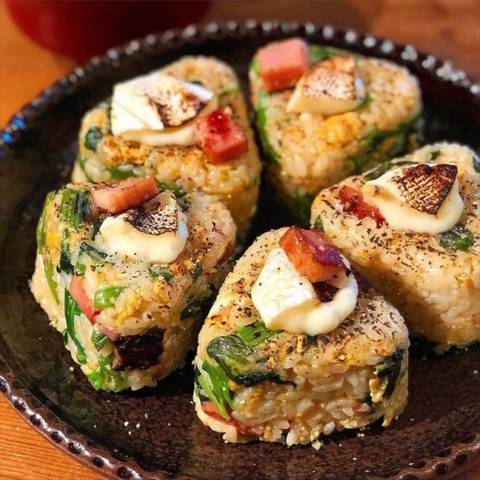 ベーコンバターほうれん草おにぎり