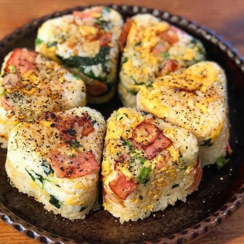 ほうれん草ベーコンバターおにぎり