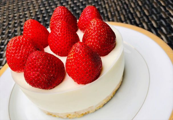 イチゴレアチーズケーキ
