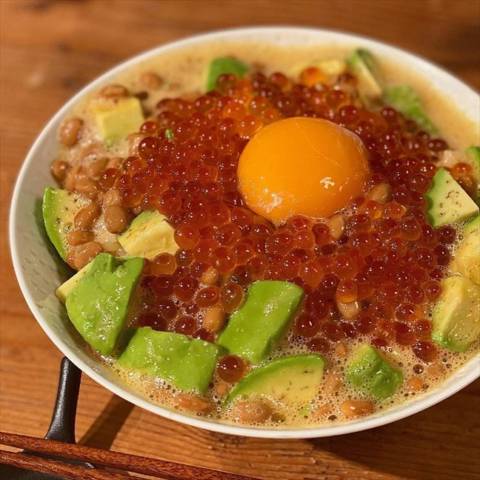 簡単いくらアボカド納豆丼