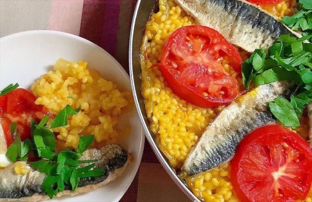 イワシとトマトのパエリア