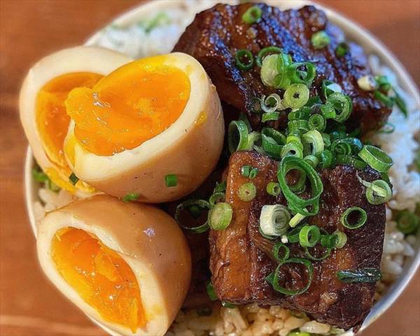 八角香るとろとろ角煮丼