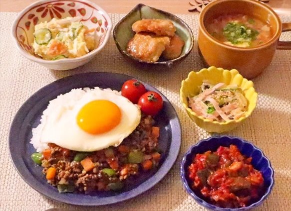 キーマカレーと作り置きの副菜