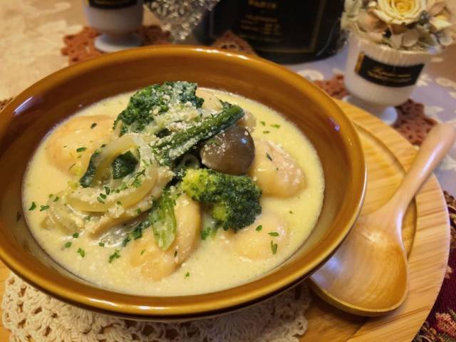 鮭ニョッキの豆乳スープ