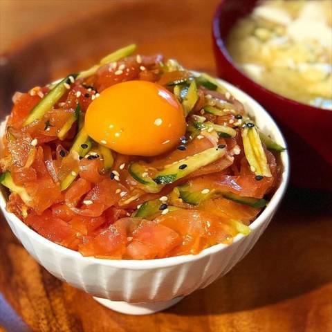 簡単生ハムユッケ丼