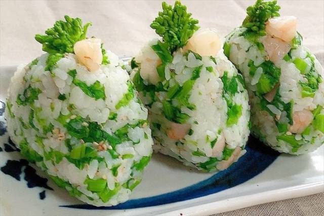 菜の花とエビのおにぎり