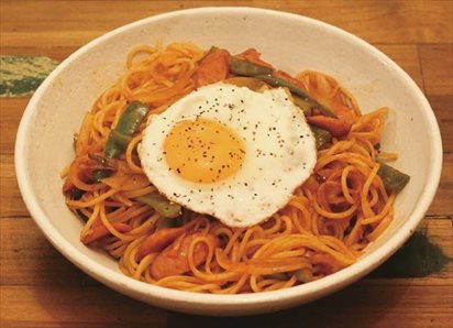 ナポリタン目玉焼き乗せ