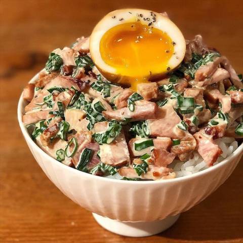 混ぜるだけ簡単ネギマヨ豚丼