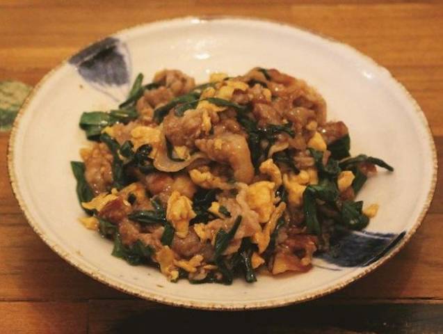 豚バラ肉のニラ玉炒め