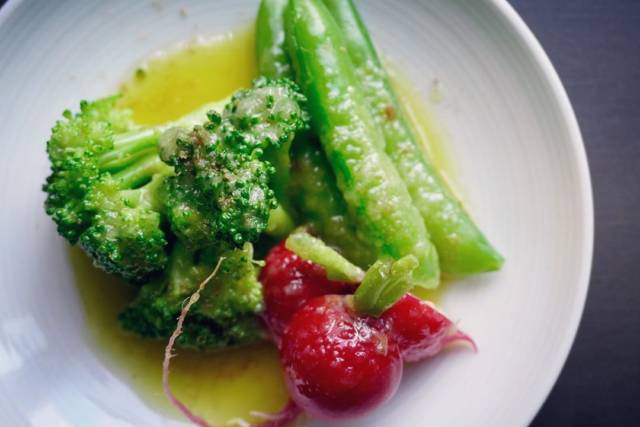 温ドレッシングのサラダ