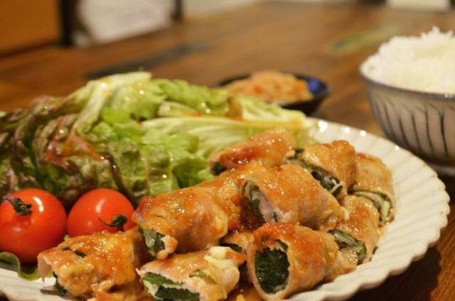 大葉とチーズの豚肉巻き 梅肉ソースがけ