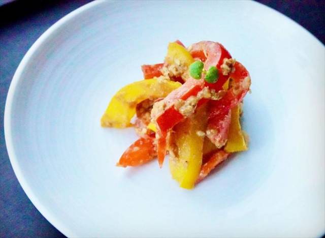 パプリカの胡麻和え