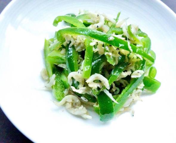 ピーマンとしらすの塩炒め