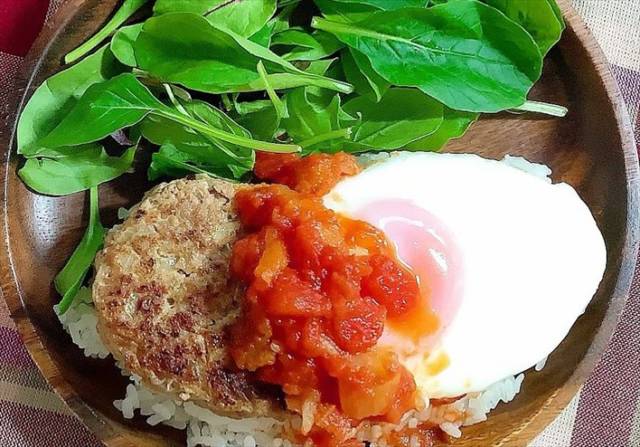 パイナップルソースのロコモコ丼