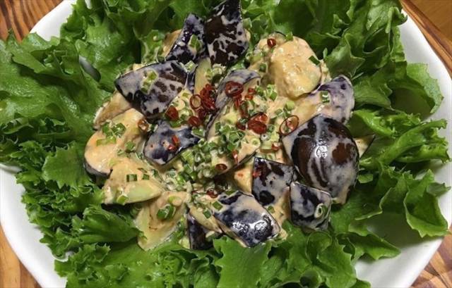 ピリ辛マヨソースの野菜サラダ