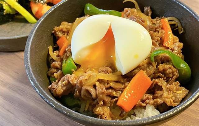 野菜もお肉もたくさんプルコギ丼