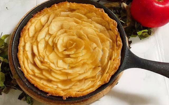 キャラメルローズのアップルパイ