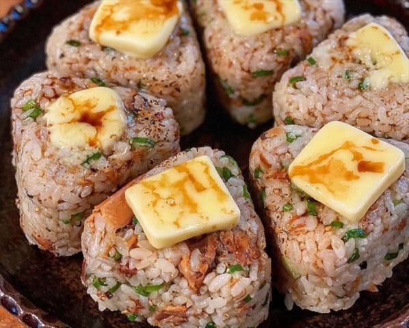 さば味噌バター炙りおにぎり