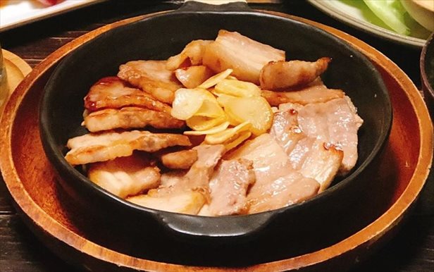 おつまみにサムギョプサル