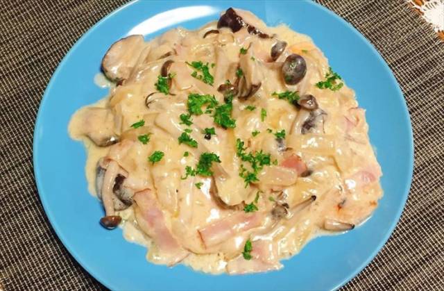 サーモンのクリームソース