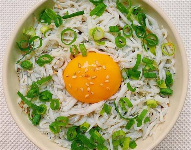 すぐに出来るしらす丼