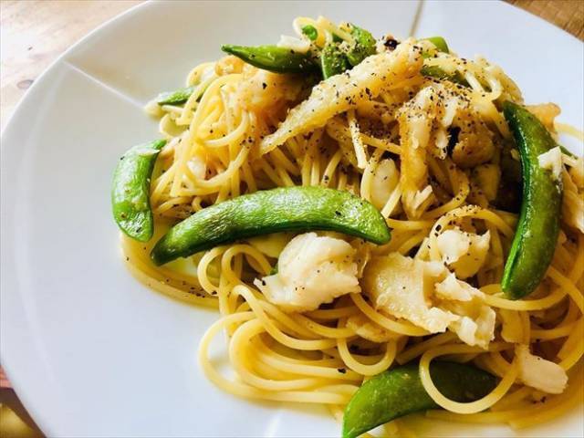 白身魚とスナップえんどうのオイルパスタ