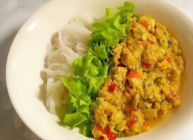 とろりん卵の汁なしフォー