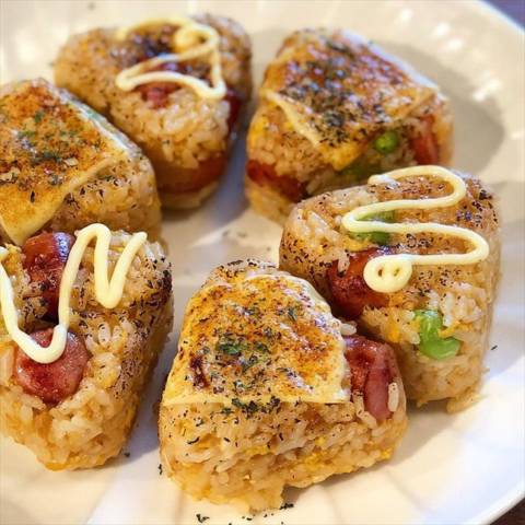 ソーセージと枝豆の炒飯おにぎり