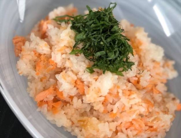炊き込み鮭すし