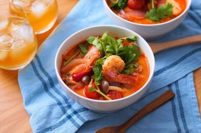 エスニックのトムヤムクン