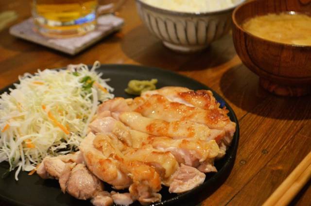 鳥もも肉の岩塩焼き