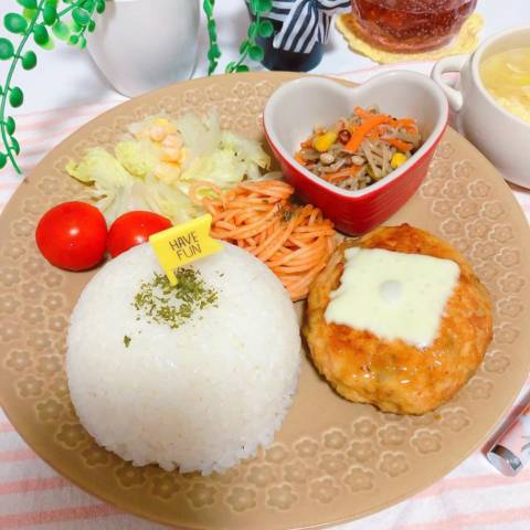 鶏つくねチーズバーグ