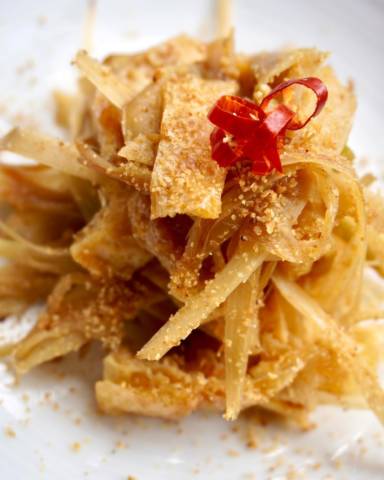 ウドの皮のキンピラ