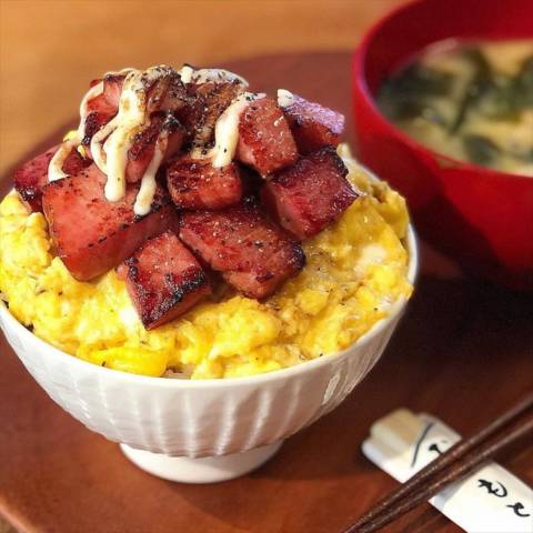 簡単焼豚スクランブルエッグ丼